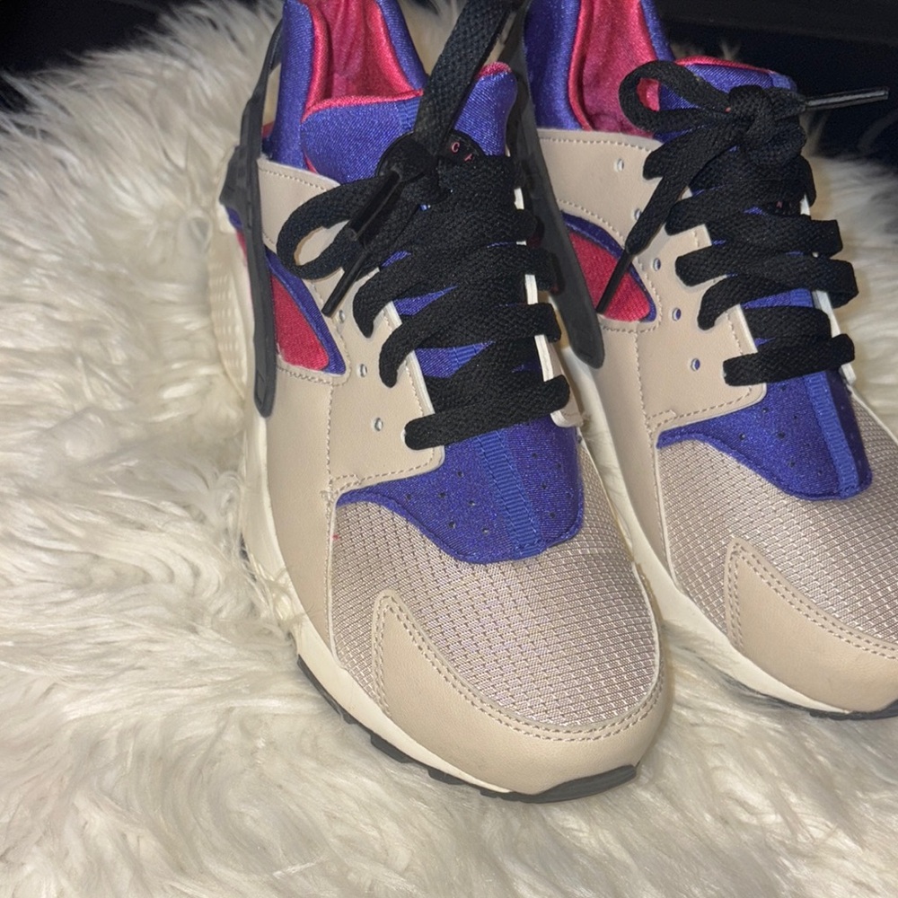 Nike Beige and Purple Women's Sneakers